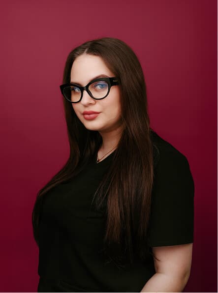 Sarah <br />Blichová